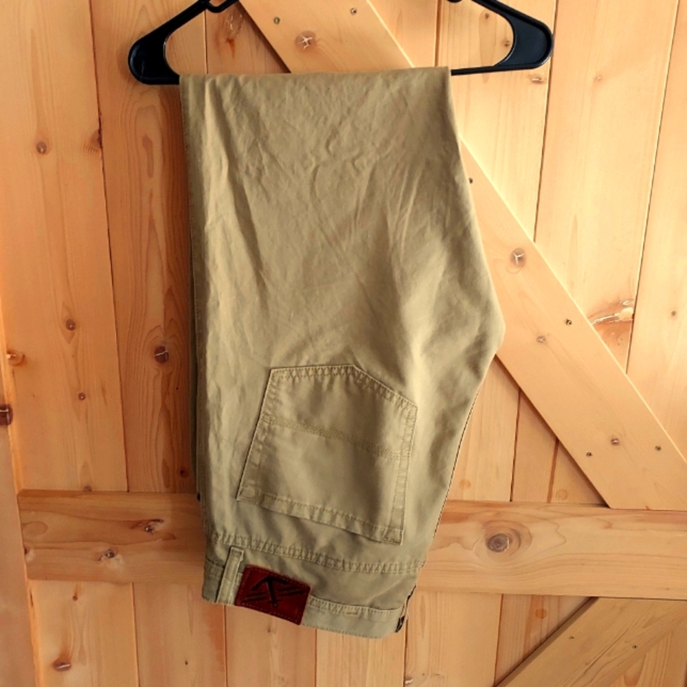 Dockers D3 Pants Mens 34x32 Actual Inseam 29 - Classic Fit - Five Pocket Design.